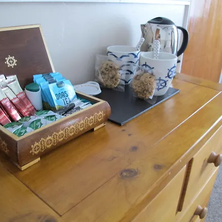 Stone'S Throw Guest House-2