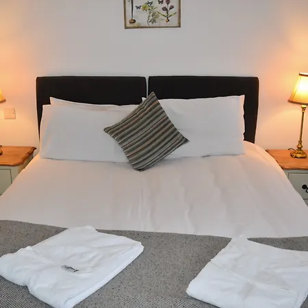 Three Horseshoes Country Inn-2