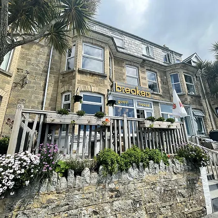 Breakers Guest House-2