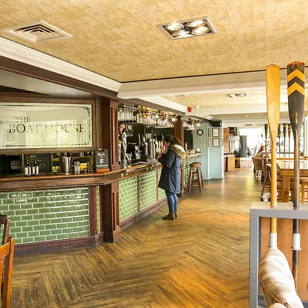 The Boathouse Inn & Riverside Rooms-3