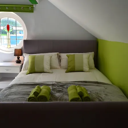 Old Trafford Guest House-2