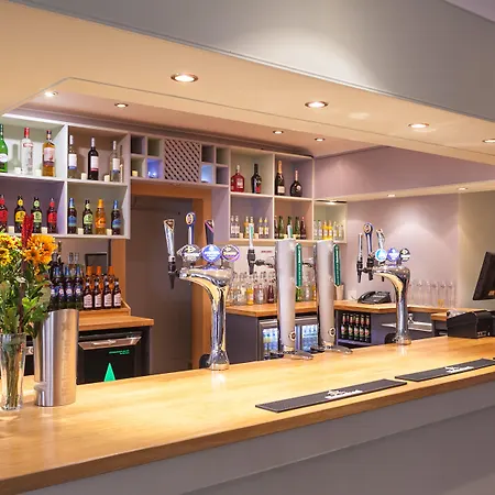 Celtic International Hotel Cardiff Airport-3