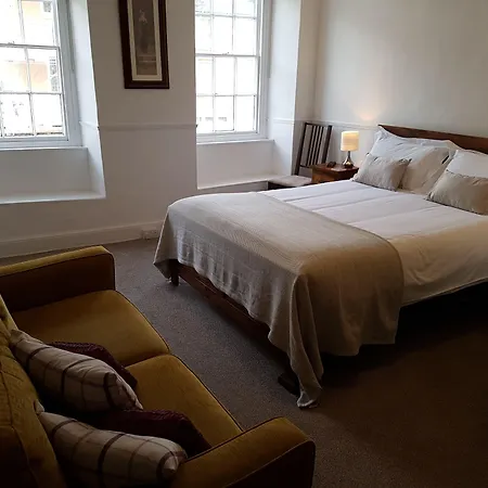 Ty Helyg Guest House-3