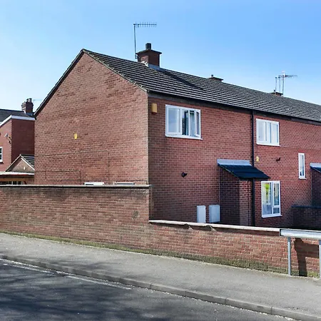 Modern Two-Bedroom Suite: City Centre Convenience-2