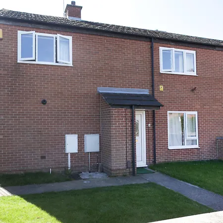 Modern Two-Bedroom Suite: City Centre Convenience-3