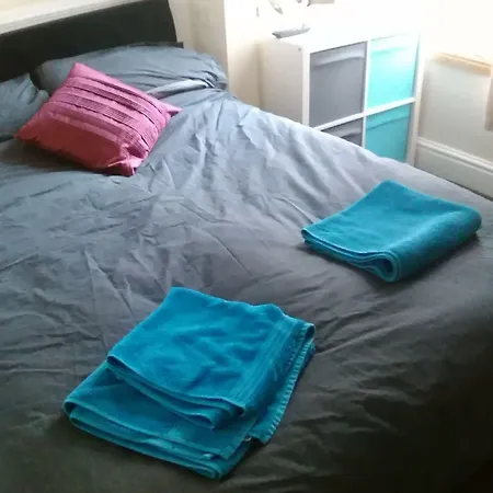 Leeds House Guest House-2