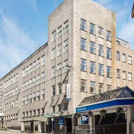 Travelodge Aberdeen Central-3