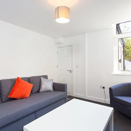 Townhouse @ 76 Clare Street Stoke-2