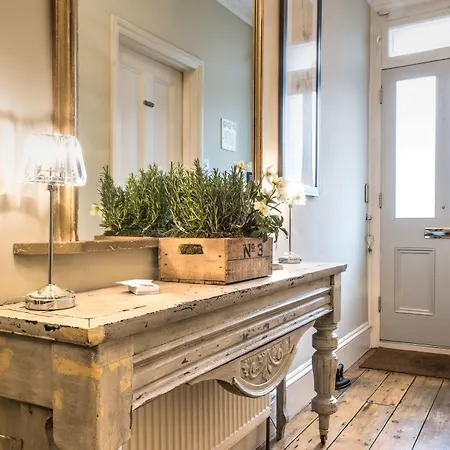 April House Weybridge - Boutique Guesthouse-3