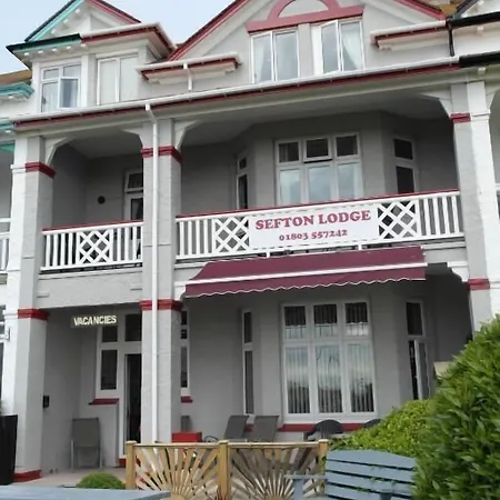 Sefton Lodge Seafront ,Panoramic Sea View Ensuite Balcony Rooms Available, Guest Garden-2