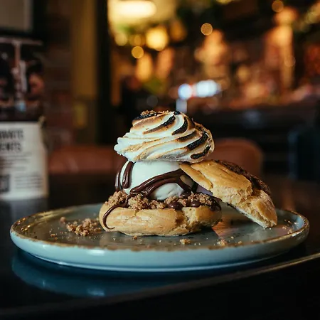 The Duke Of Edinburgh Hotel & Bar-3