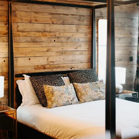 Boutique Shrewsbury Suites-3