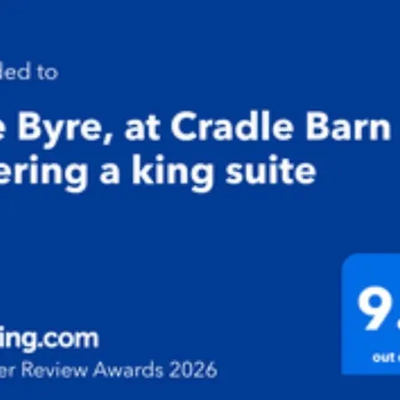 The Byre, At Cradle Barn Offering A King Suite-3