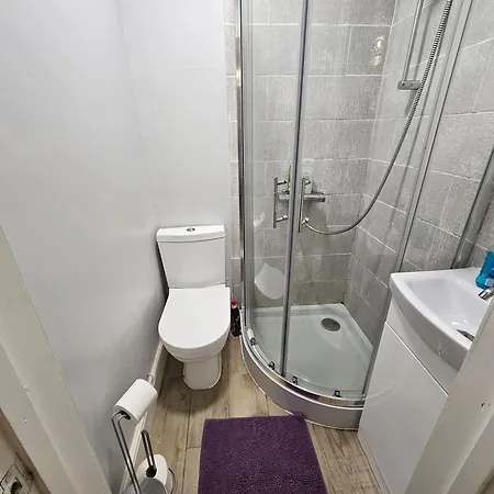 Lovely Studio Flat-2