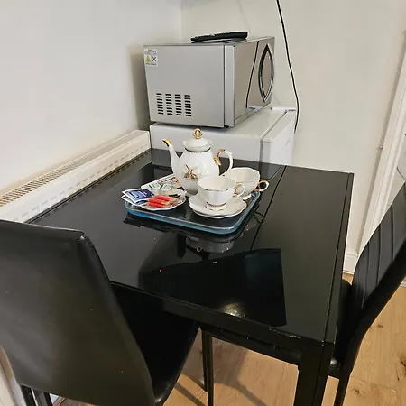 Lovely Studio Flat-2