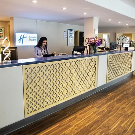 Holiday Inn Express Royal Docks By Ihg-2
