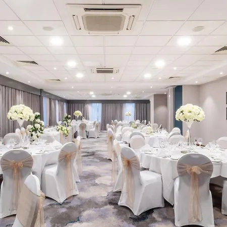 Holiday Inn Stevenage By Ihg-3