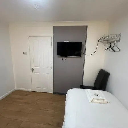 Hollybush Guest House-3