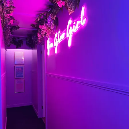 Manchester'S Only Private Party Suite For 12 With Makeup Room-3