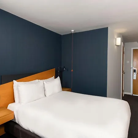 Holiday Inn Express Gloucester - South By Ihg-3