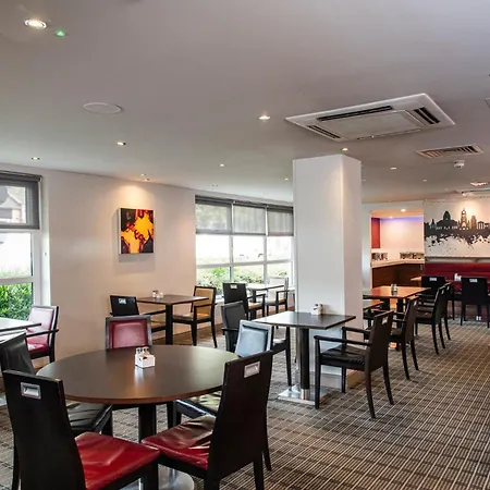 Holiday Inn Express Glasgow Airport By Ihg-3