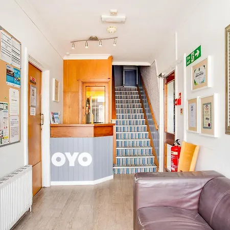 Oyo Godolphin Arms Hotel-3