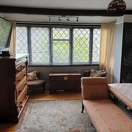 Harry'S Bed And Breakfast-2