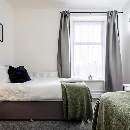 Stunning 6Br Cardiff Home | Free Parking & Bay-3