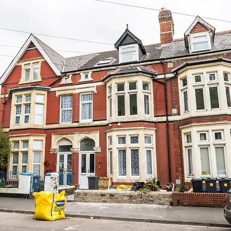 Stunning 6Br Cardiff Home | Free Parking & Bay-2
