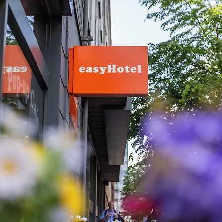 Easyhotel Belfast-2