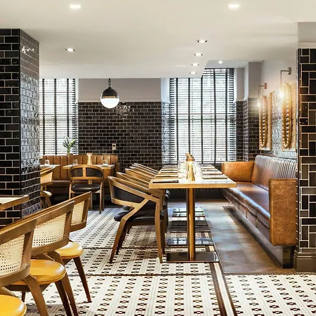 Courtyard By Marriott Edinburgh-3