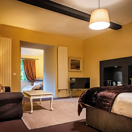 Six Brunton Place Guest House-3
