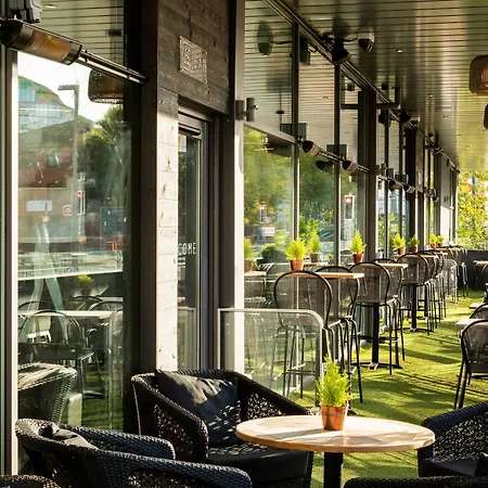 Ac Hotel By Marriott Manchester Salford Quays-3