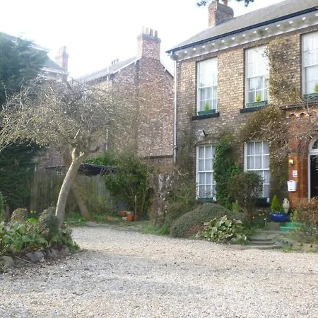 Holly Lodge-2