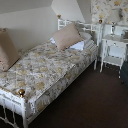 Lakeside Guest House-3