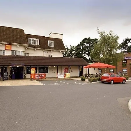 Premier Inn Nottingham South-3