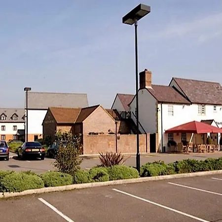 Premier Inn Gloucester - Barnwood-3