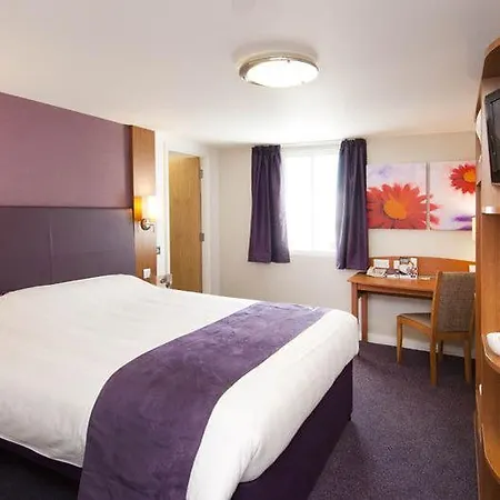 Premier Inn Halifax South-2