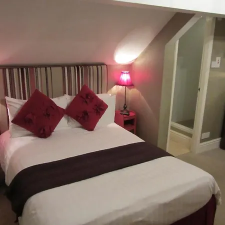 Monties Guest House - Adults Only-3