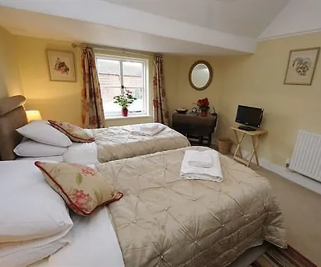 Brompton Farmhouse B&B-2