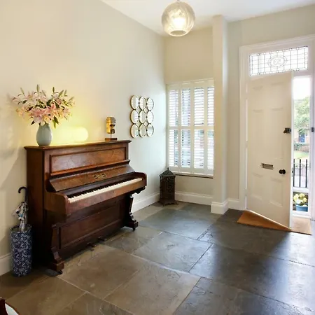 Midsummer House-2