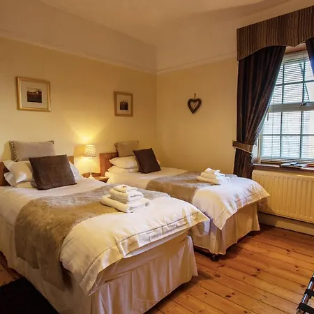 Moor End Guest House-3