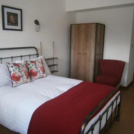 The Crown Lodges-2