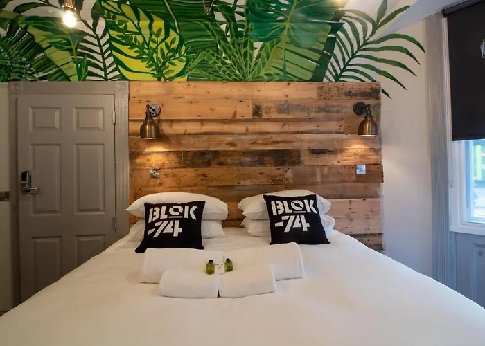 Blok-74 Hotel Brighton
