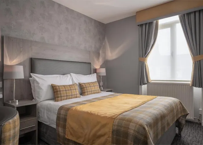 Stonehaven Hotels with Tennis Court