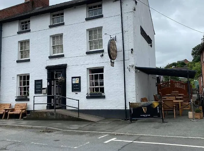 Llanfyllin Hotels