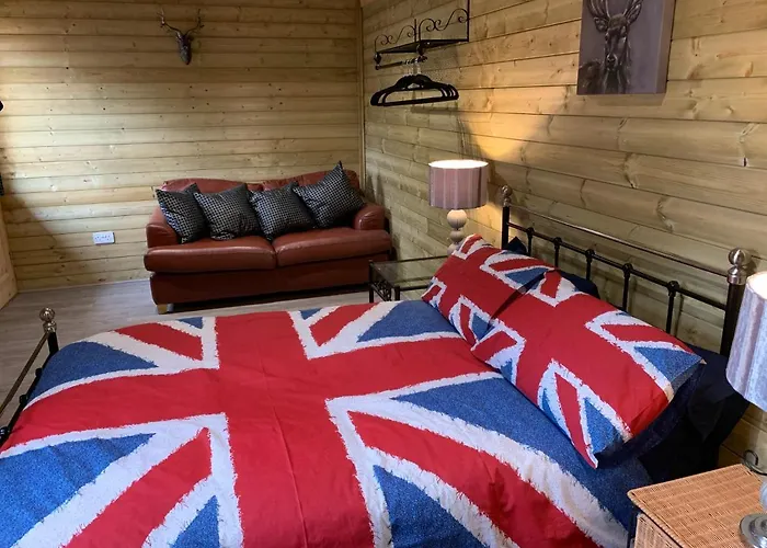 Bedrock Lodge Winterbourne
