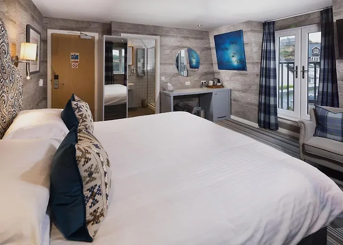 Tarbert (Lewis and Harris) Hotels