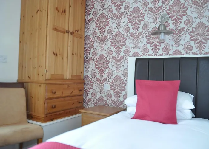Raglan Hotels
