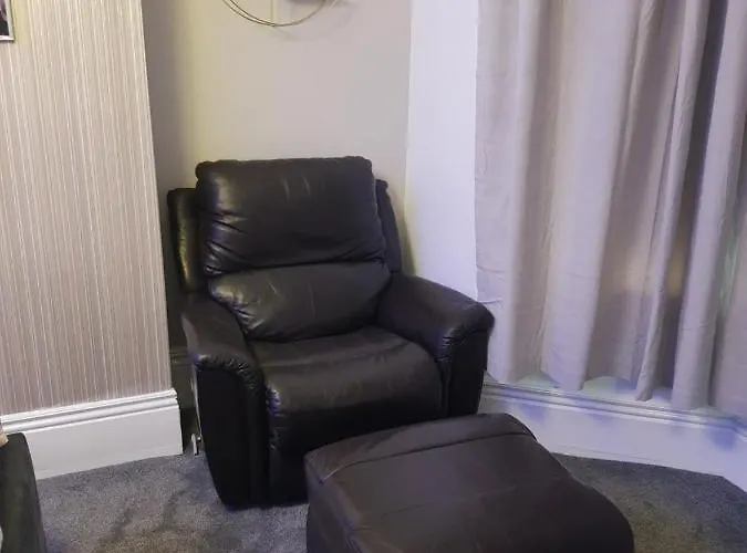 Highfields Living - All Rooms Ensuite- Free Wifi- Free Local Parking Sheffield